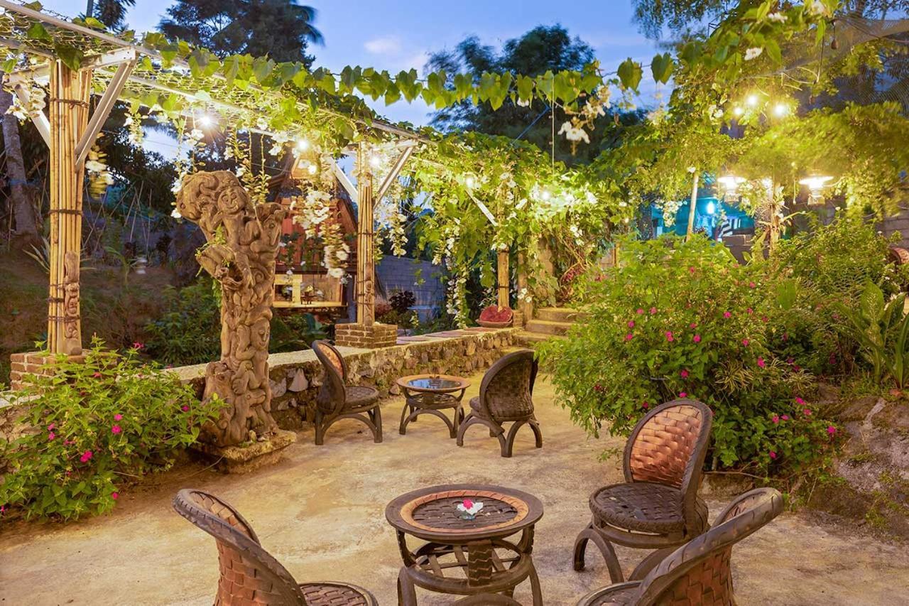 Onong'S Homestay & Cafe Tomohon Exterior photo
